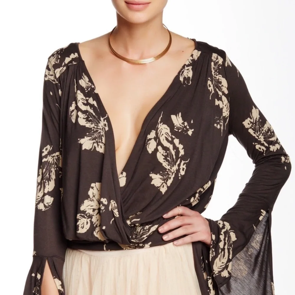 ✨HP✨FREE PEOPLE Grey Fiona Floral Bell Sleeve Wrap Blouse Small